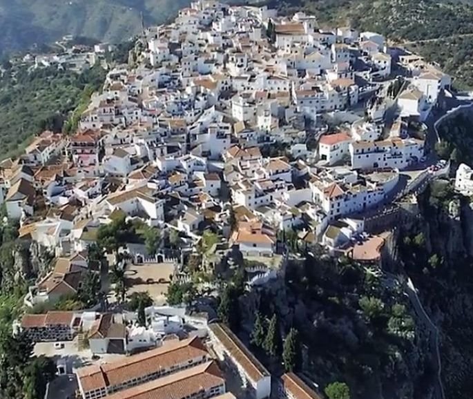 Comares