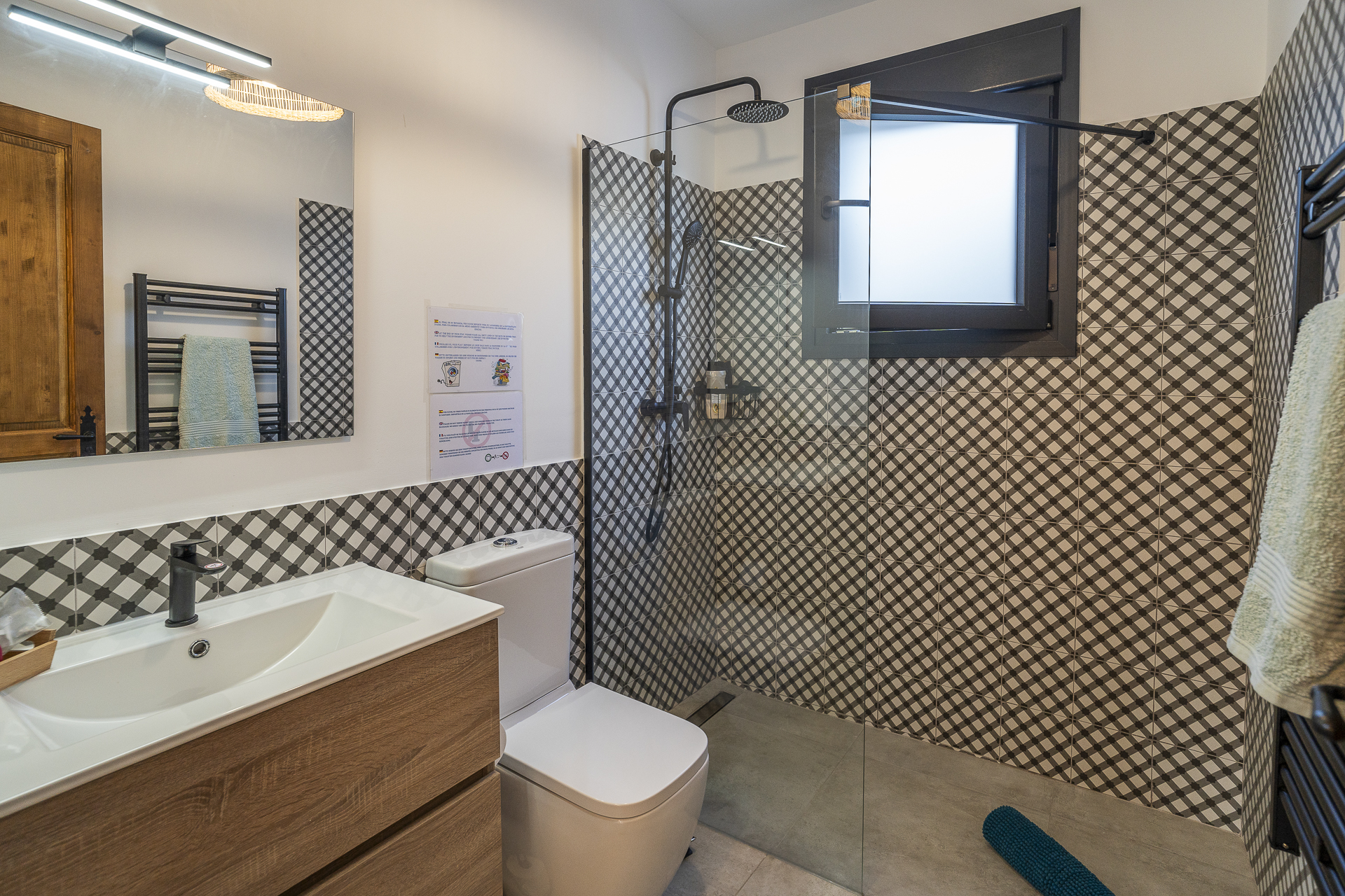 Second en-suite bathroom